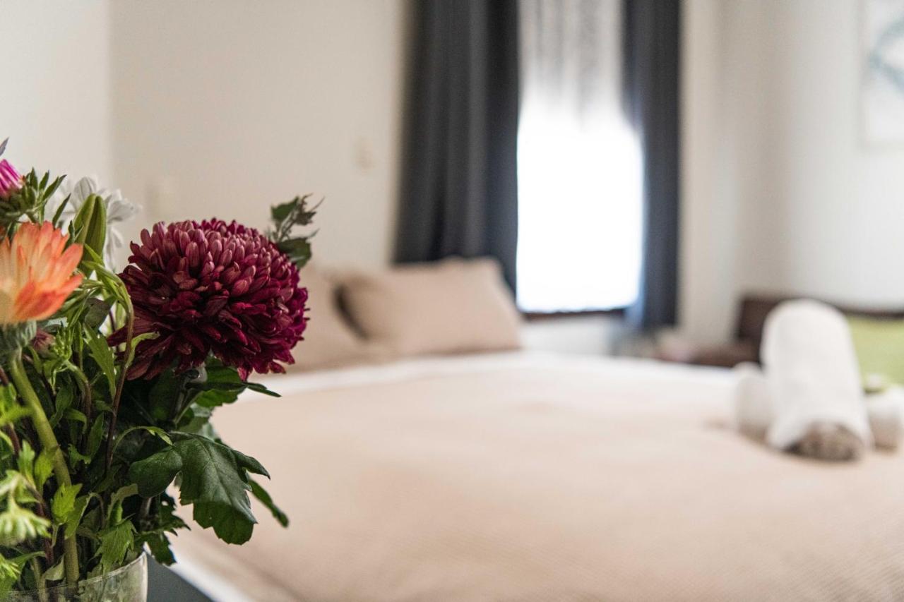 New Crown Hotel Motel Hay Esterno foto